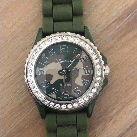 Watch - Picture 2 of 3